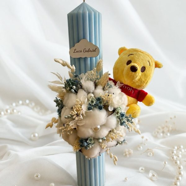 Lumanare botez decorata cu flori de bumbac si ursuletul Winnie the Pooh, Baby Blue